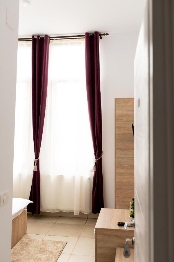 Marconi Guesthouse Хунедоара Экстерьер фото